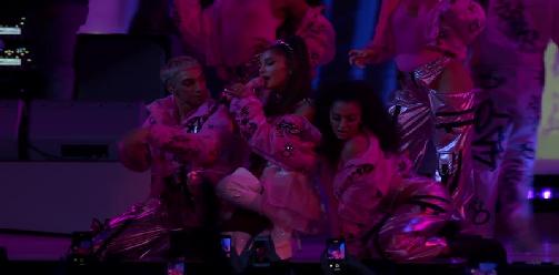 Ariana Grande - 7 Rings (Live at The Billboard Music Awards 2019)
